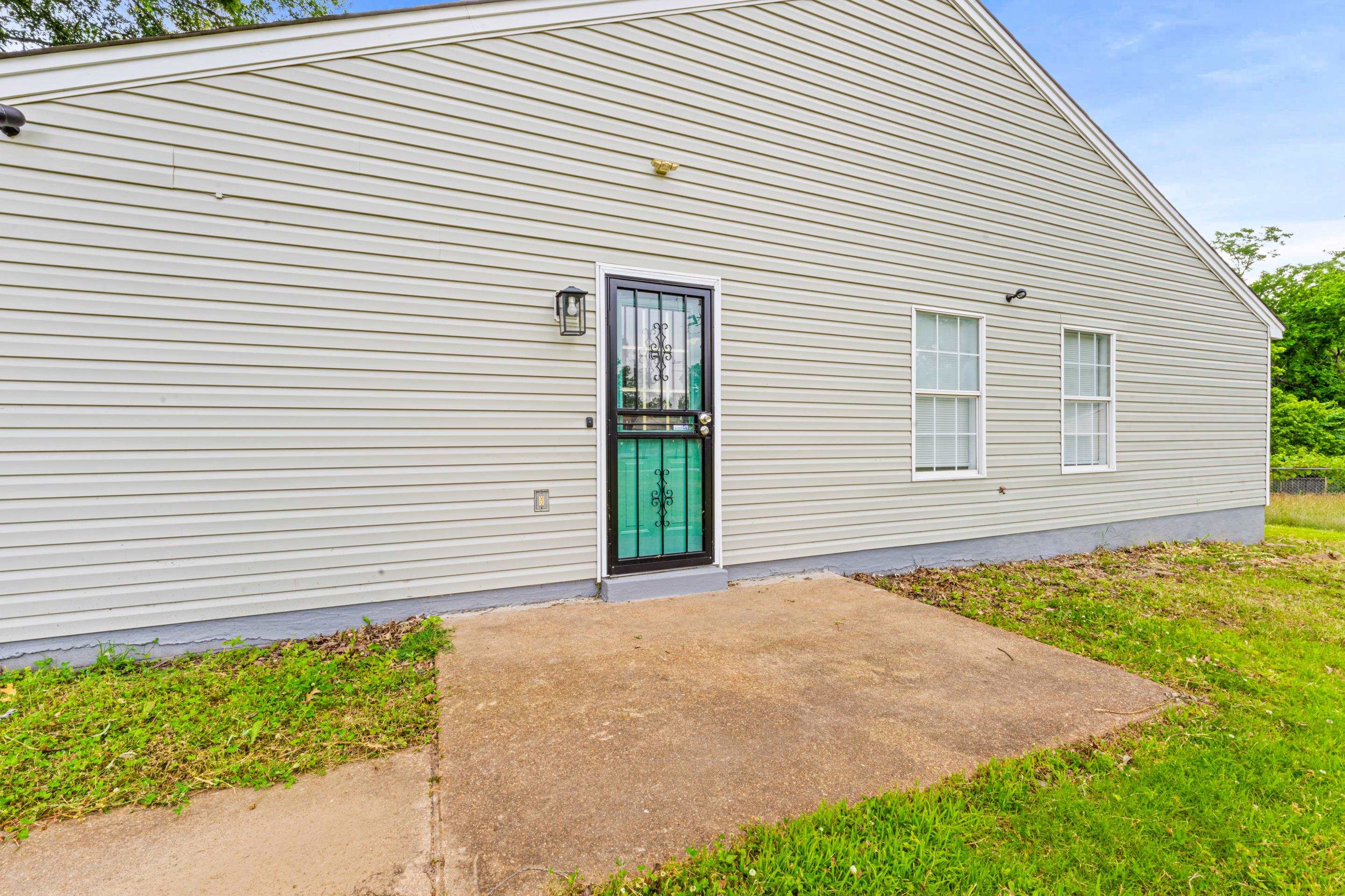 3879 Windermere Road Memphis, TN 38128 - Photo 19 of 20 a front view of a house with a garage