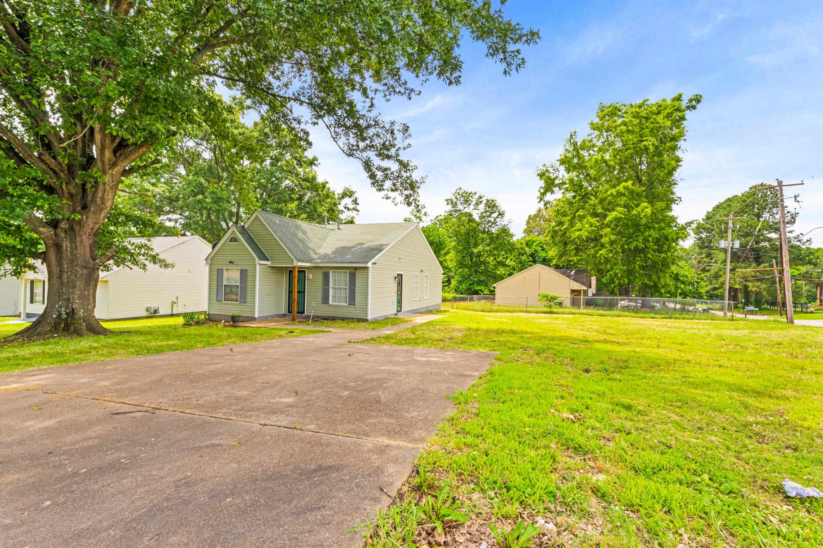 3879 Windermere Road Memphis, TN 38128 - Photo 2 of 20 a front view of a house with swimming pool having outdoor seating