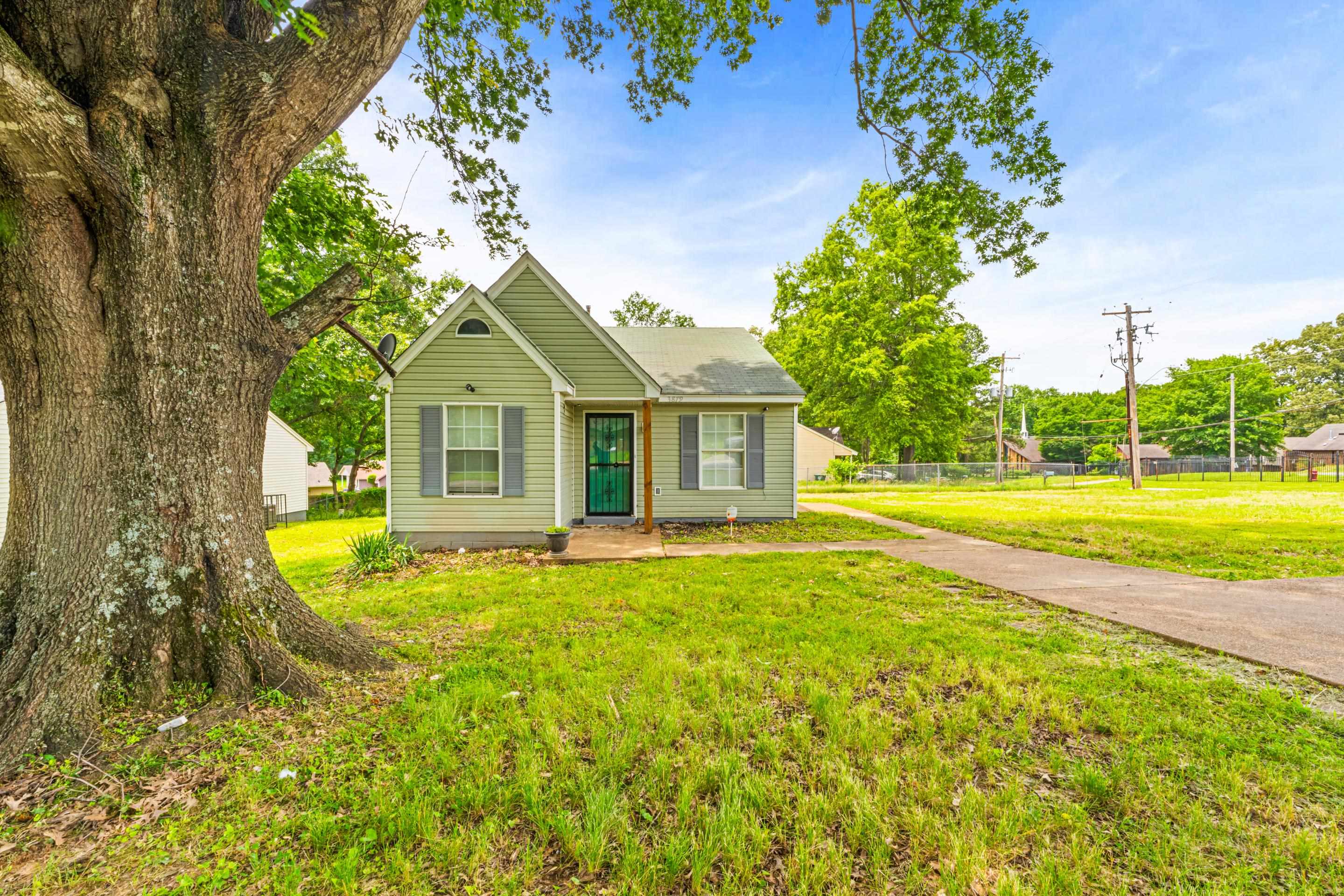 3879 Windermere Road Memphis, TN 38128 - Photo 8 of 20 a view of a house with pool and a big yard