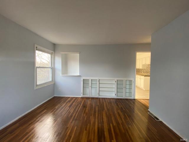 240 Cameron Road St. Louis, MO 63137 - Photo 3 of 15