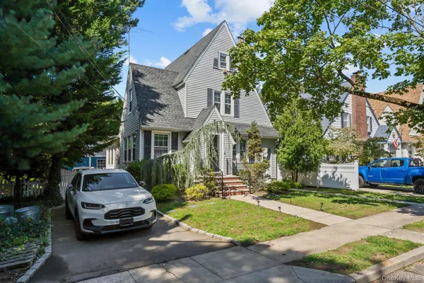 $699,999 | 2098 Felix Court, Baldwin, NY 11510