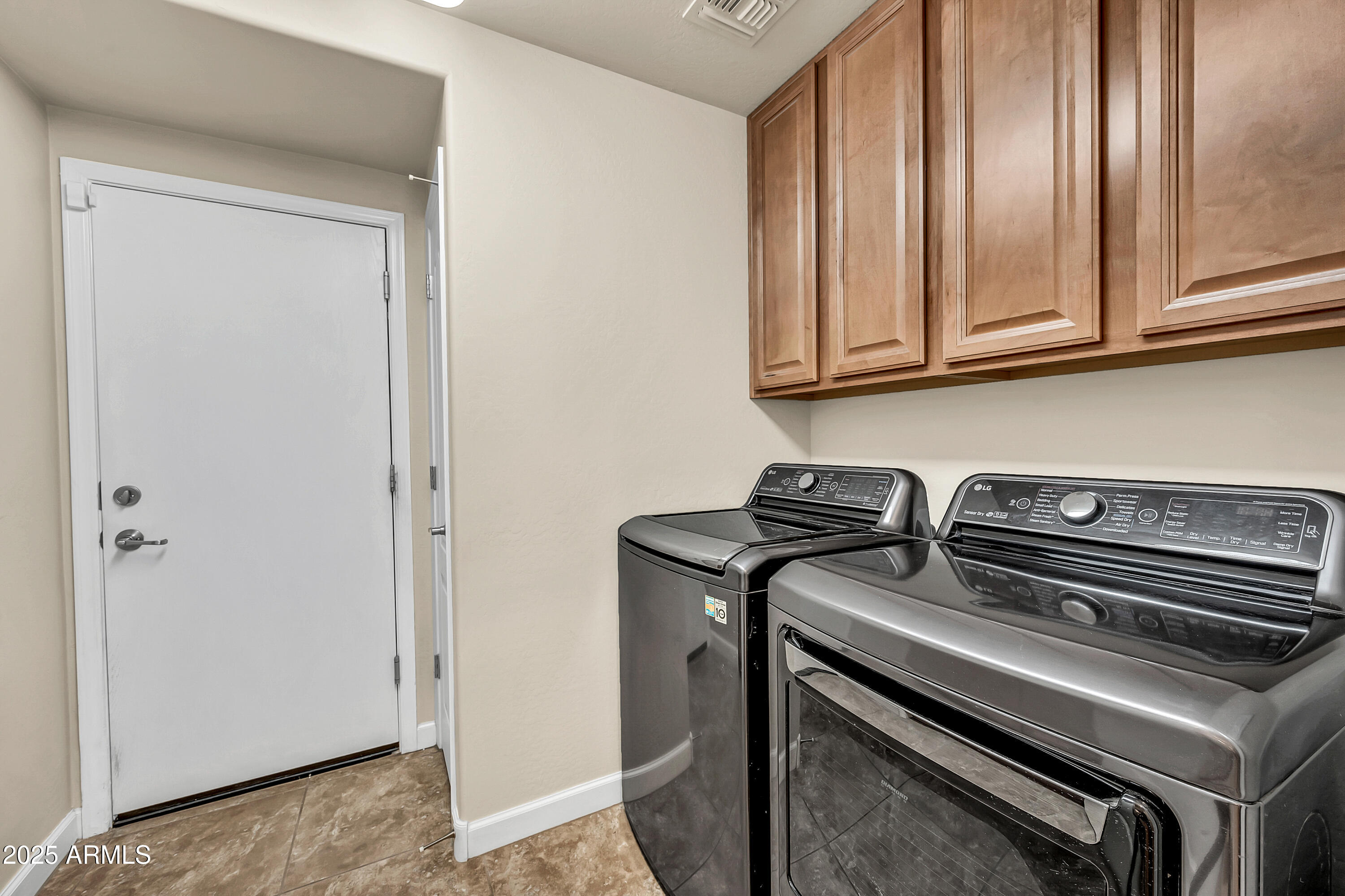 4587 South Ellesmere Street Gilbert, AZ 85297 - Photo 34 of 55 a close view of stove top oven