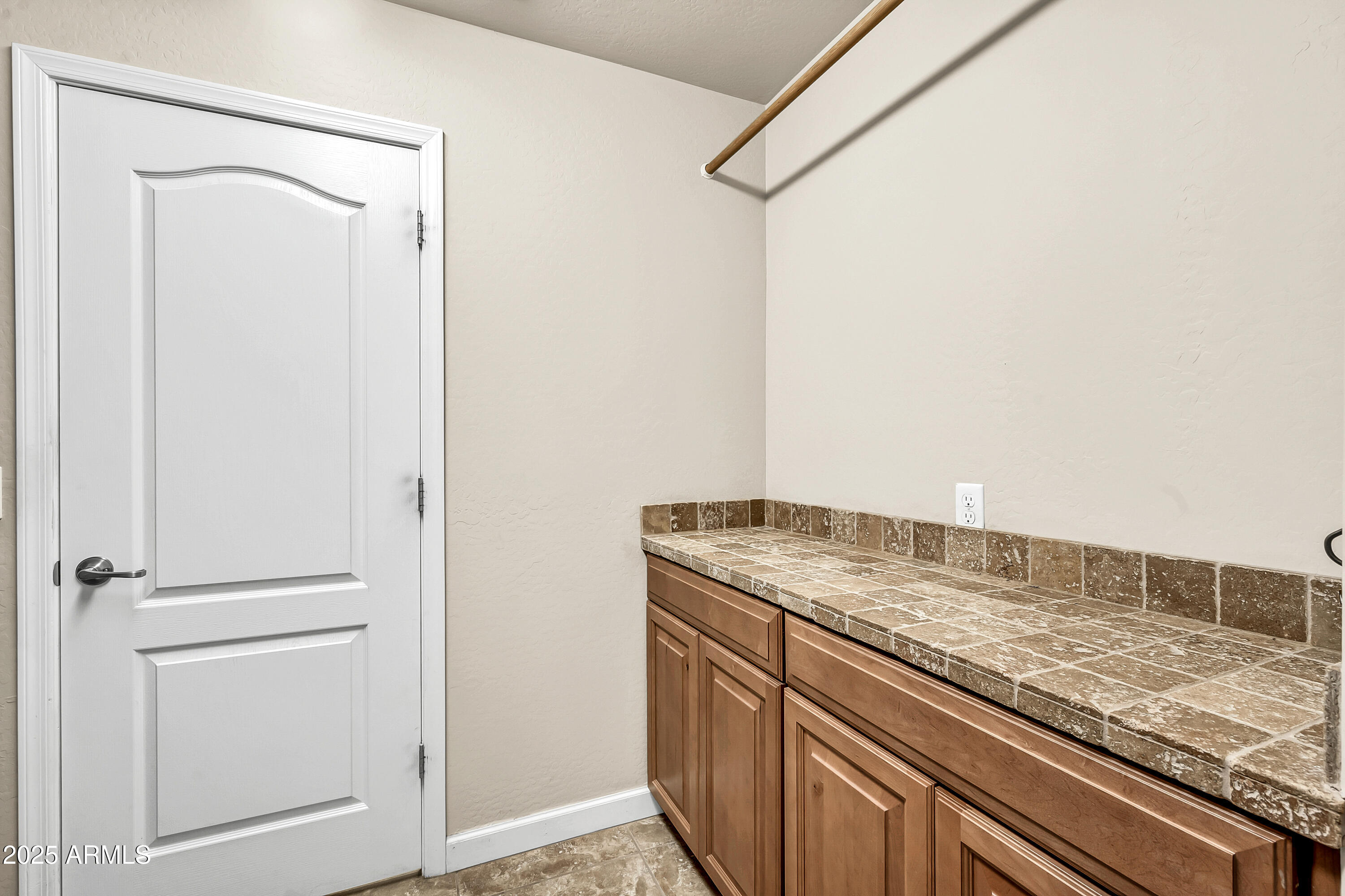 4587 South Ellesmere Street Gilbert, AZ 85297 - Photo 34 of 53 4587 S Ellesmere-32