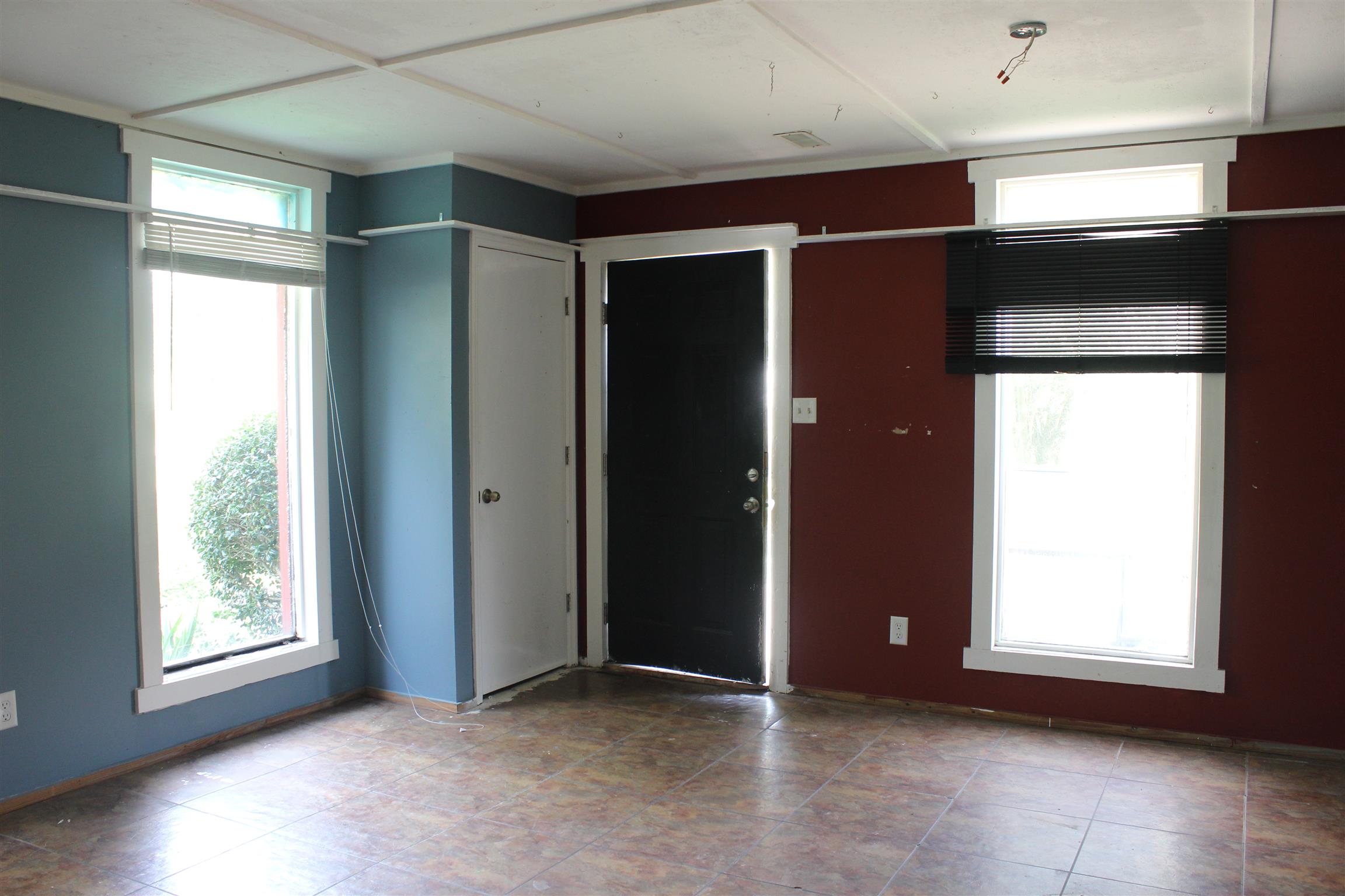 4029 Woodard Road Springfield, TN 37172 - Photo 11 of 16 an empty room with windows and closet