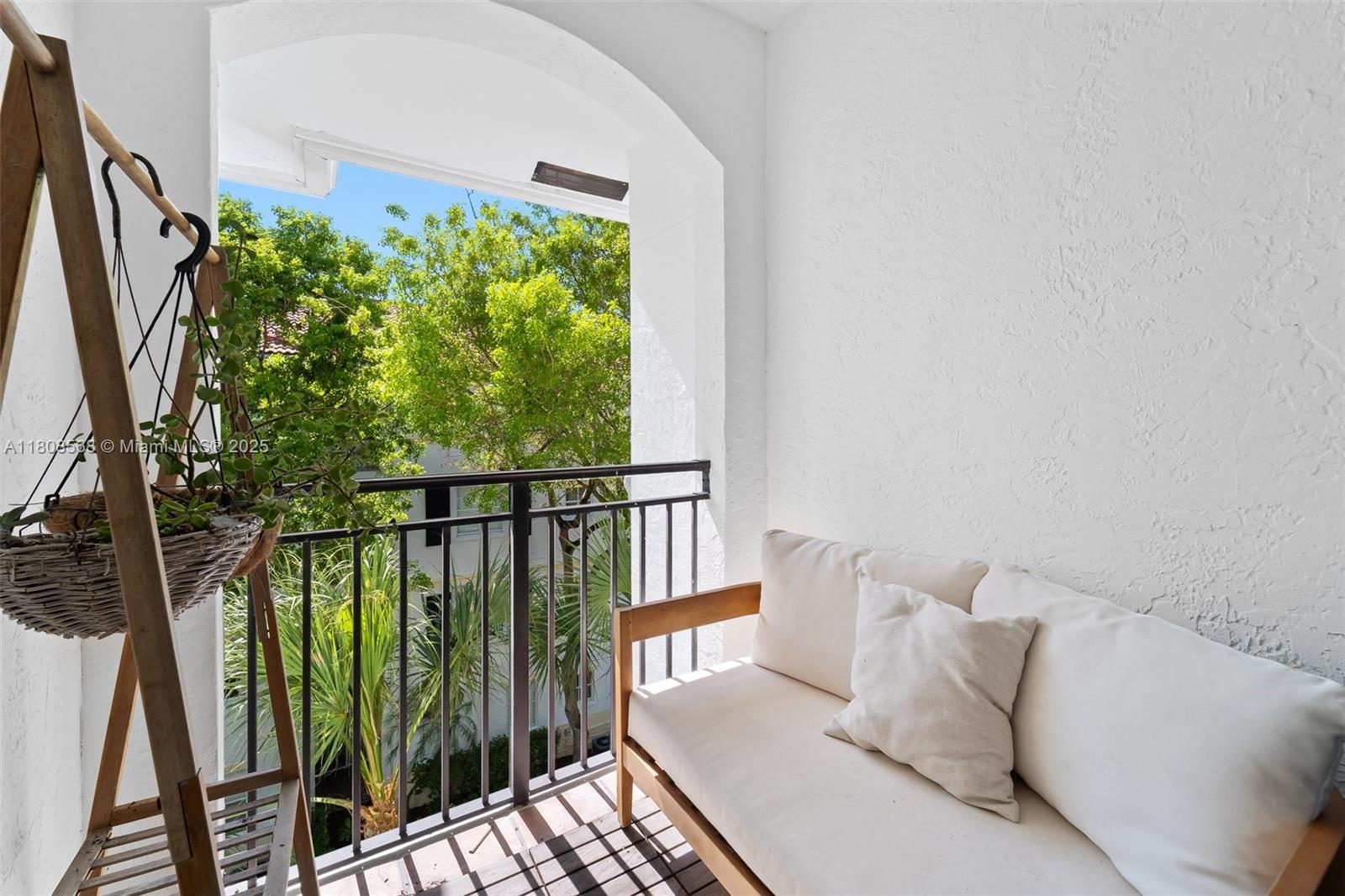 3245 Northeast 184th Street, Unit 13402 Aventura, FL 33160 - Photo 16 of 28 a living room with furniture