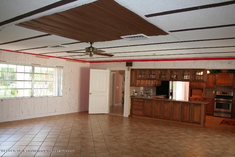 1515 Lands End Road Manalapan, FL 33462 - Photo 8 of 21 a view of an empty room