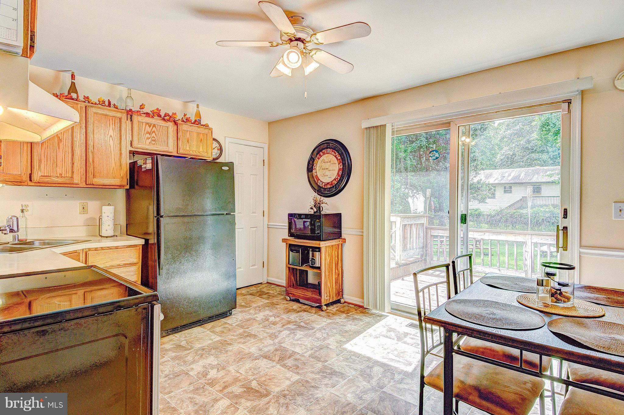 11589 Ropeknot Road Lusby, MD 20657 - Photo 5 of 30 Eat-in kitchen.