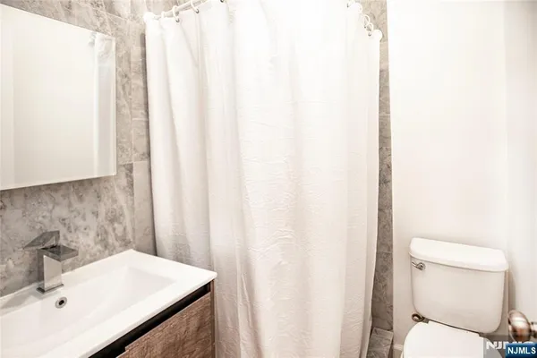 $2,500 | 3 Montclair Avenue, Unit 2, Paterson, NJ 07503