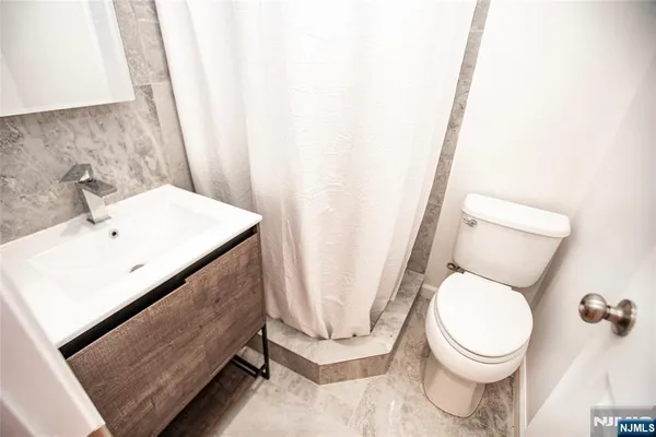 $2,500 | 3 Montclair Avenue, Unit 2, Paterson, NJ 07503