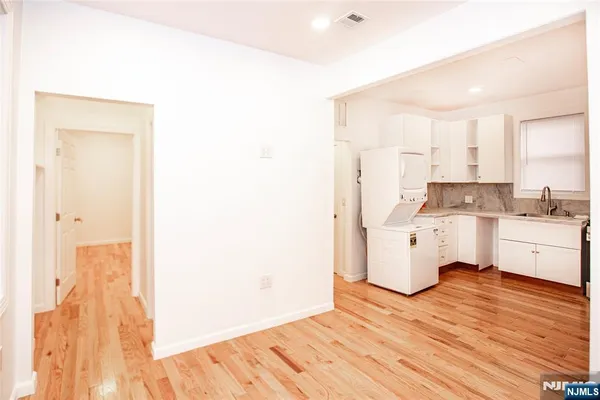 $2,500 | 3 Montclair Avenue, Unit 2, Paterson, NJ 07503