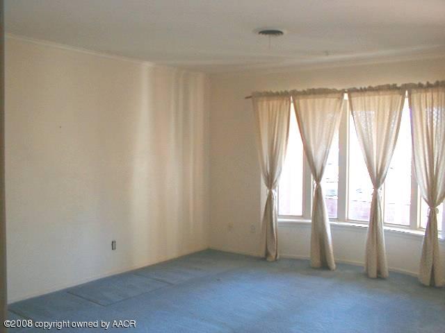 7204 Dreyfuss Road Amarillo, TX 79106 - Photo 2 of 14 an empty room with windows