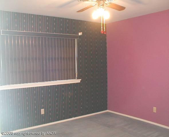 7204 Dreyfuss Road Amarillo, TX 79106 - Photo 11 of 14 a view of a livingroom