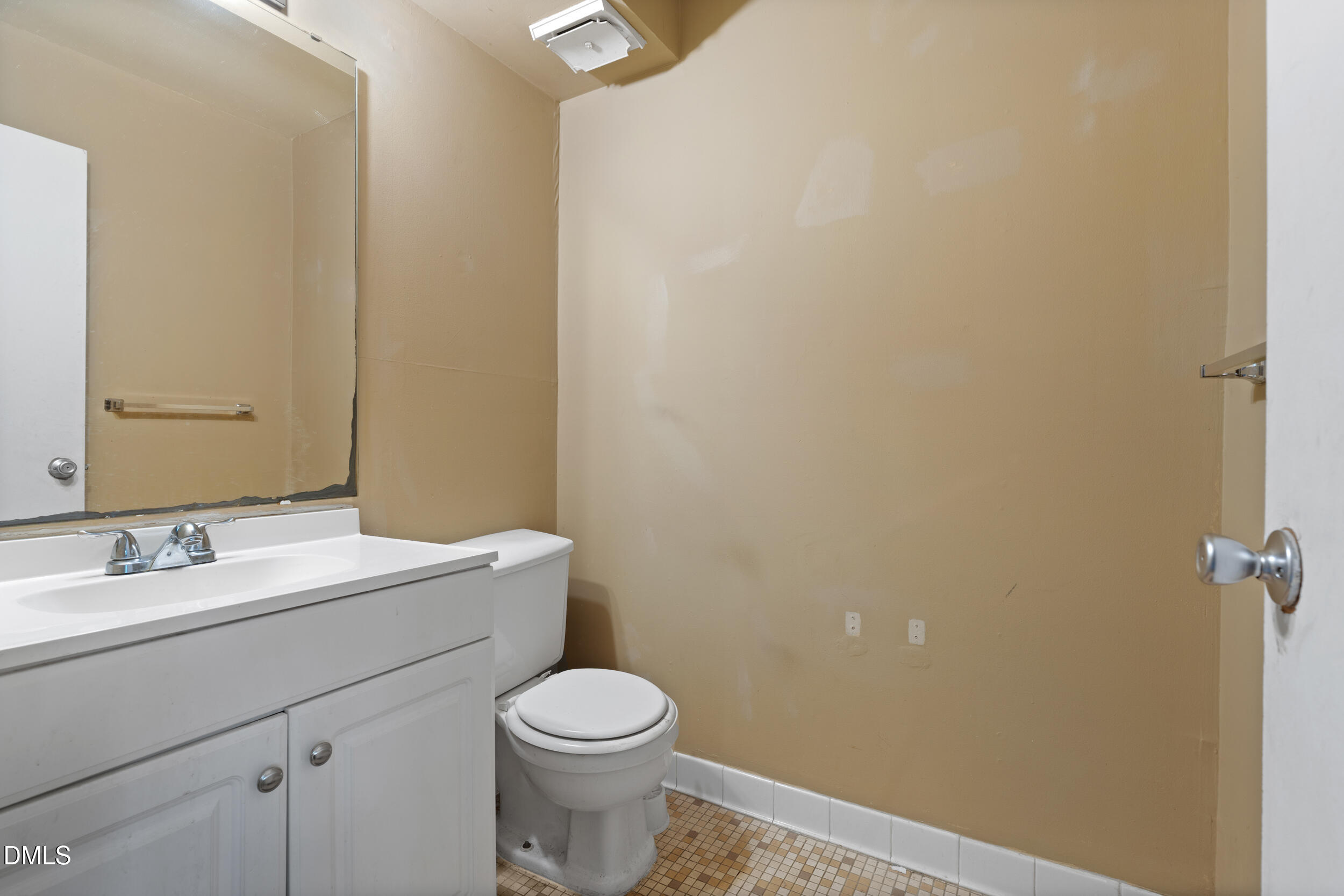 1208 Schaub Drive, Unit C Raleigh, NC 27606 - Photo 8 of 22 IMG_5668