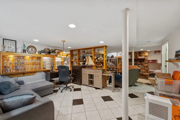 $449,000 | 9740 Linn Avenue, Schiller Park, IL 60176