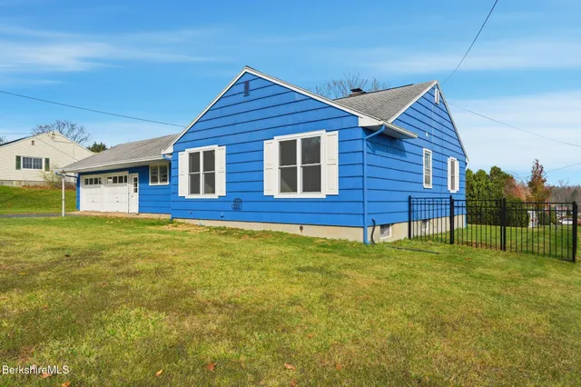 a view of a house with a backyard