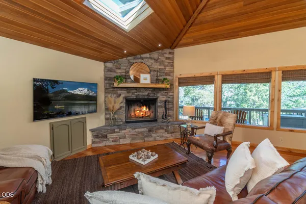 $865,000 | 17396 Red Cedar Lane, Unit 10, Sunriver, OR 97707