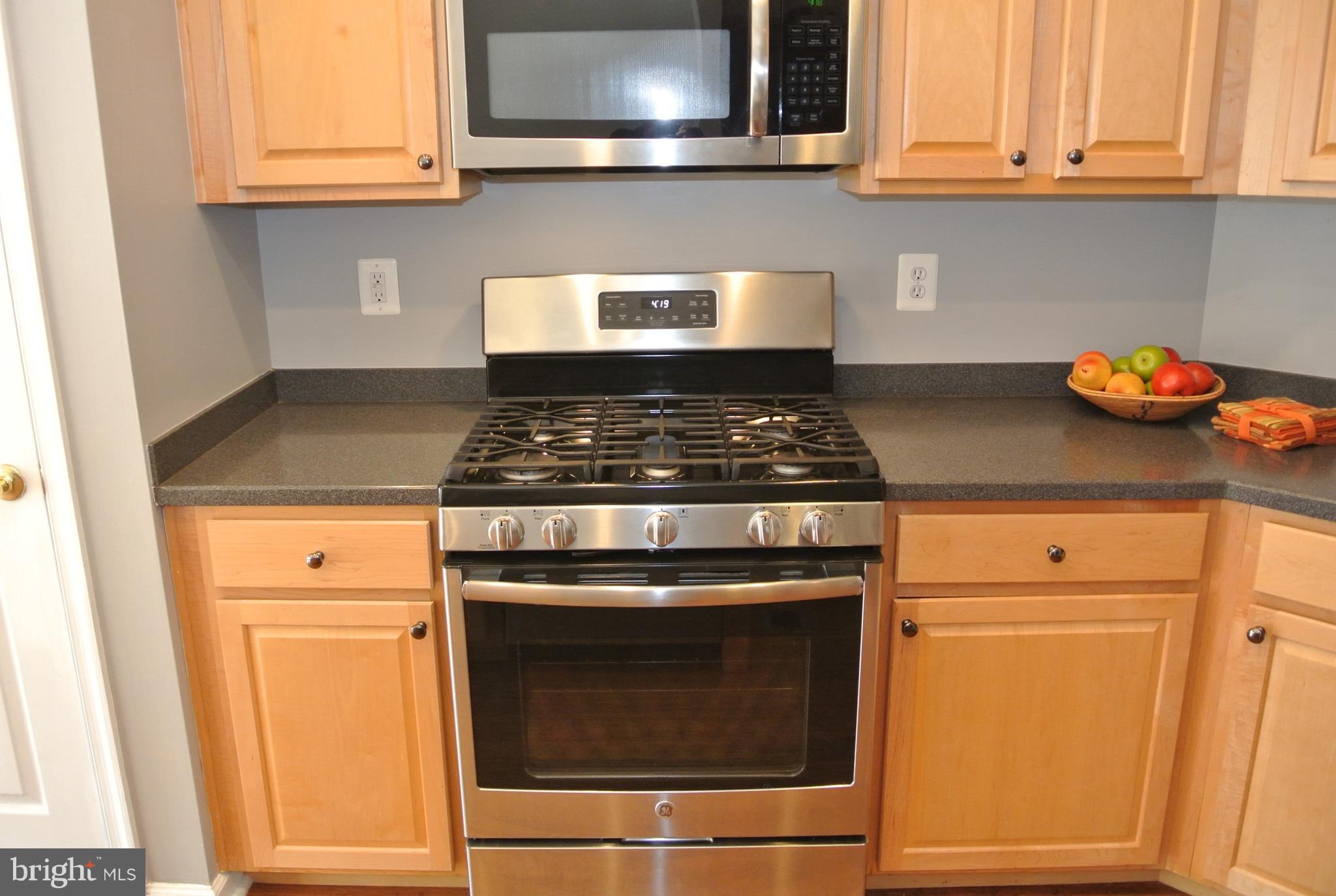 10205 Brighton Ridge Way, Unit 89 Columbia, MD 21044 - Photo 5 of 30 Kitchen- Gas -5 Burner Stove