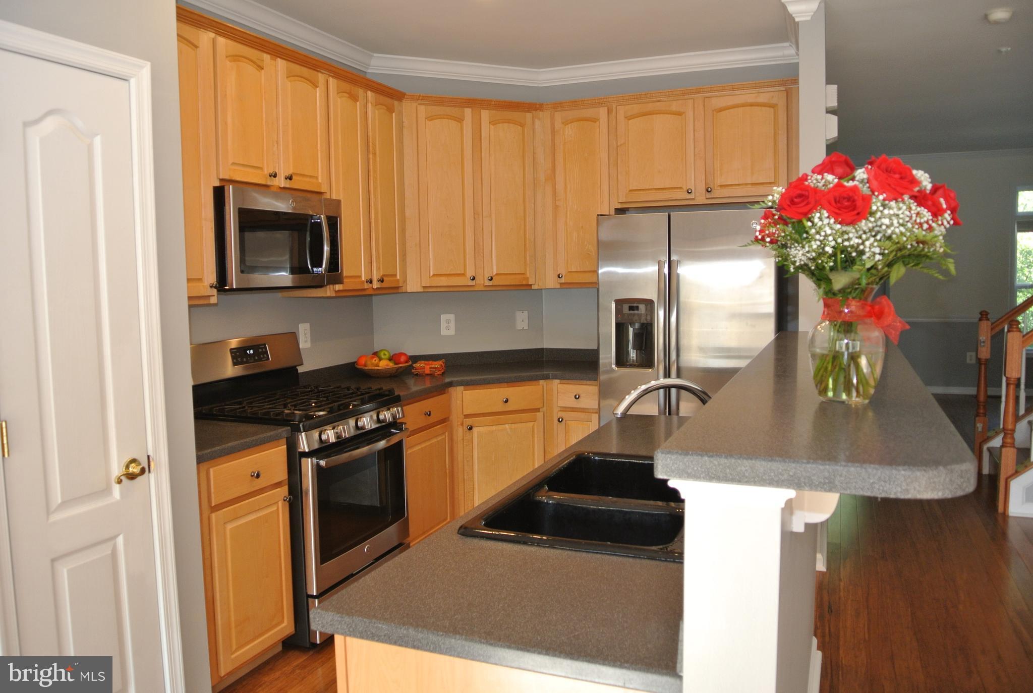 10205 Brighton Ridge Way, Unit 89 Columbia, MD 21044 - Photo 10 of 30 Kitchen with Stainless Appliances