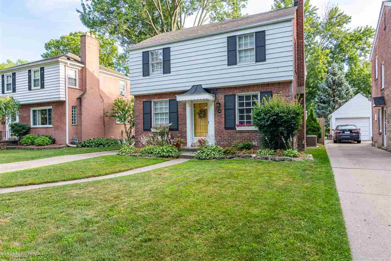 269 Ridgemont Road Grosse Pointe, MI 48236 - Photo 3 of 31 50009049-2.JPG