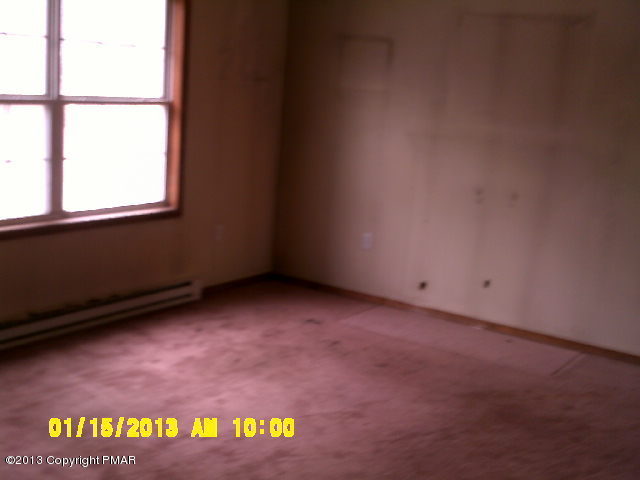 3122 Cotswald Road Tobyhanna, PA 18466 - Photo 3 of 13 003