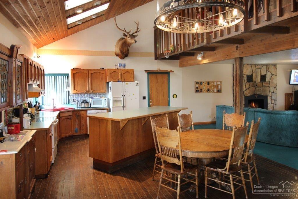 10473 Southwest Cornett Loop Powell Butte, OR 97753 - Photo 4 of 24 Spacious great room with vaulted ceiling