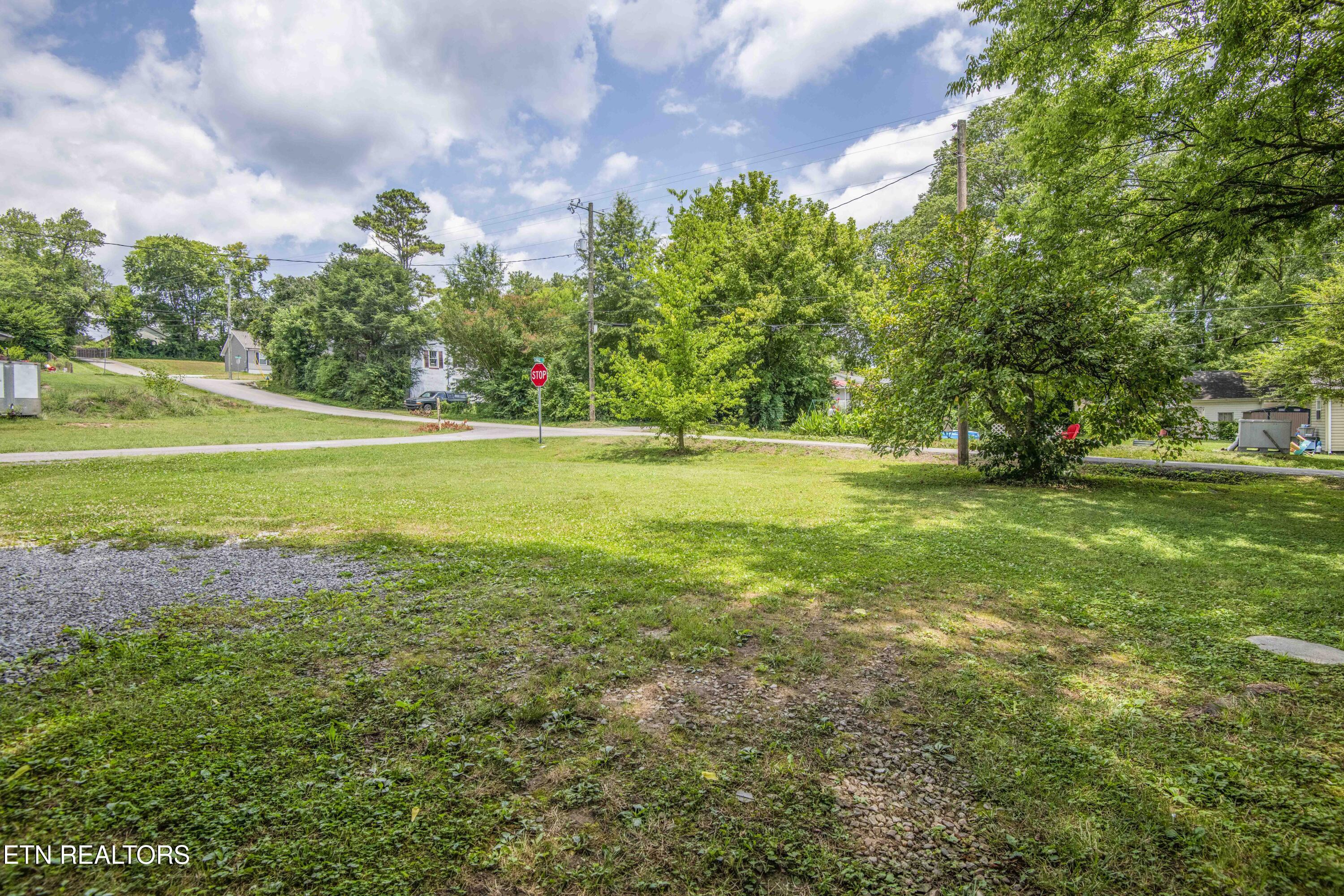 912 Medaris Street Clinton, TN 37716 - Photo 44 of 44 yard_1