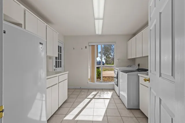 a bathroom with double vanity sinks and a mirror