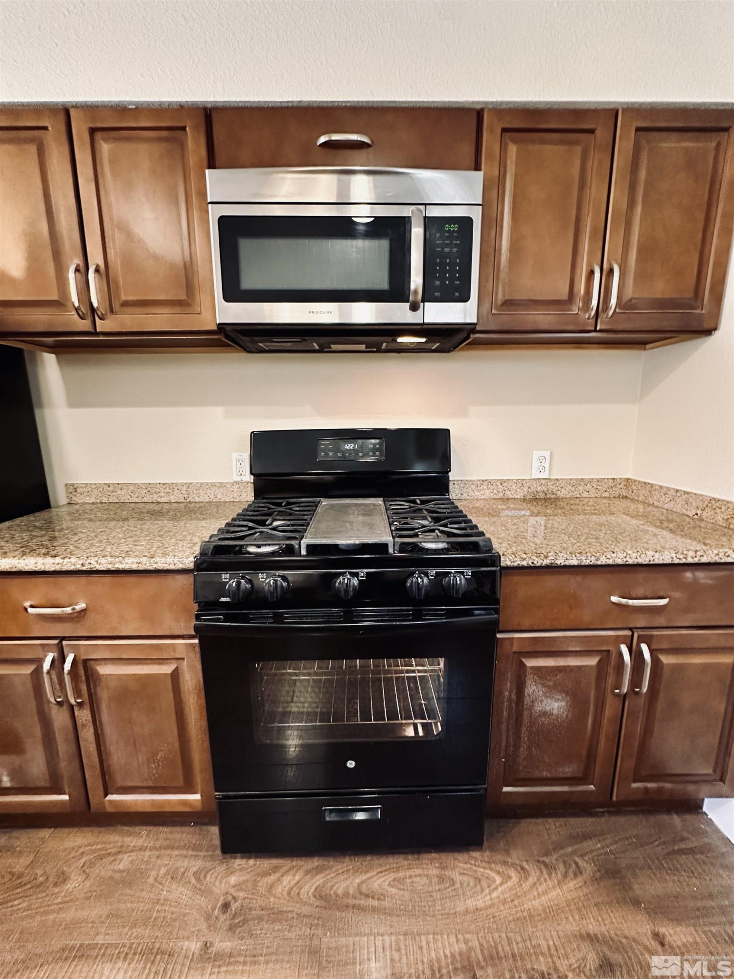 1945 Gridley Avenue Reno, NV 89503 - Photo 7 of 27 a stove top oven sitting inside of a kitchen