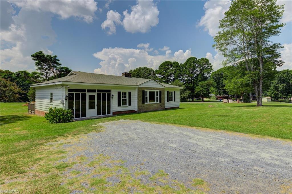 338 Foxfire Road Asheboro, NC 27205 - Photo 3 of 31 Gallery Image 3