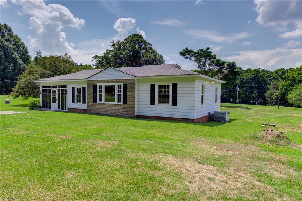 338 Foxfire Road Asheboro, NC 27205 - Photo 4 of 31 Gallery Image 4