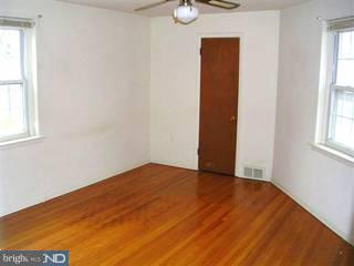 206 Rockingham Road Bryn Mawr, PA 19010 - Photo 5 of 6 an empty room with windows