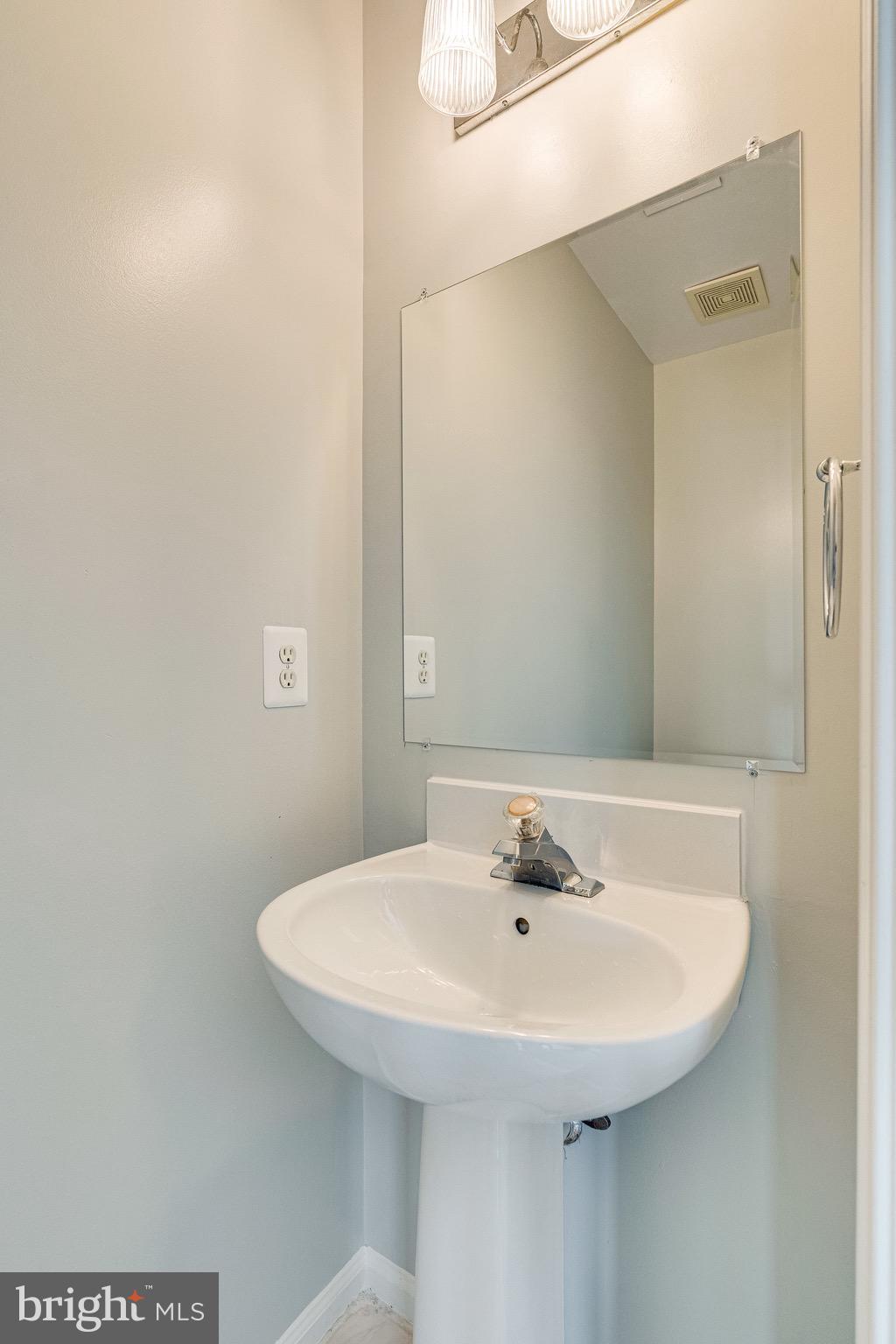 14803 Bolton Road Centreville, VA 20121 - Photo 6 of 29 Gallery Image 6