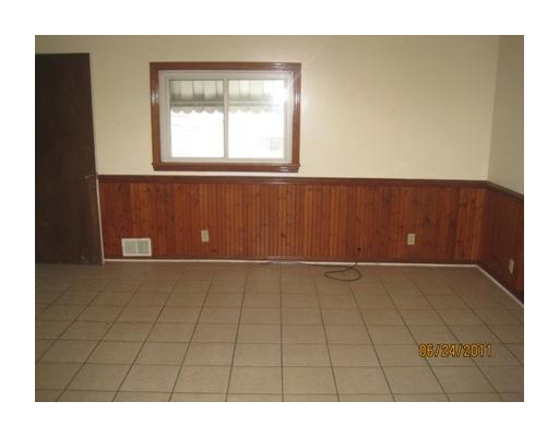555 Fair Oaks Street McKees Rocks, PA 15136 - Photo 5 of 9 Dining Room.