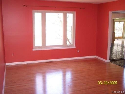 5221 Aintree Road Rochester, MI 48306 - Photo 6 of 12 LivingRm