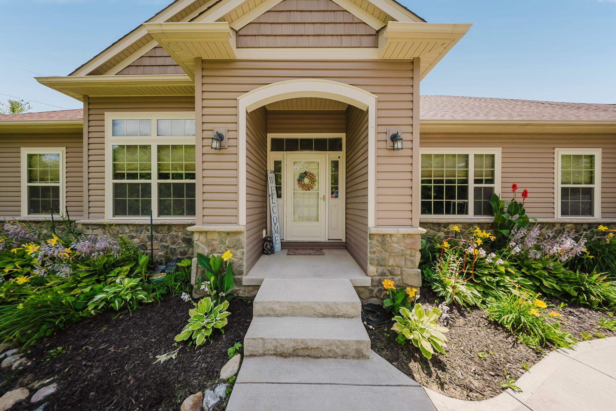6684 Borror Road Grove City, OH 43123 - Photo 2 of 118 Entrance