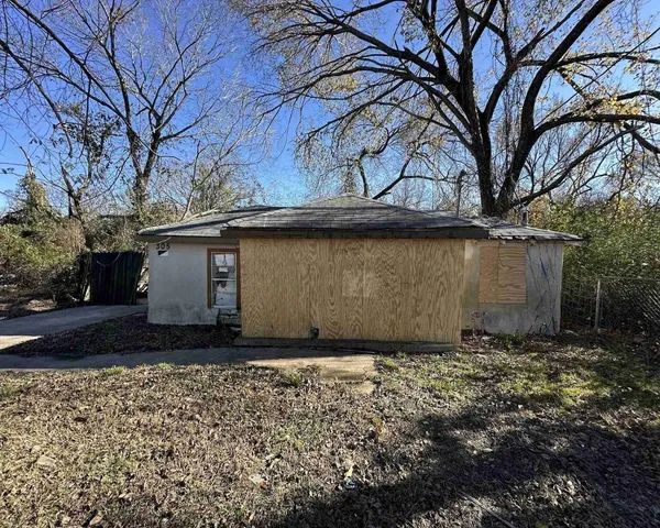 $73,999 | 305 West End Street, Terrell, TX 75160