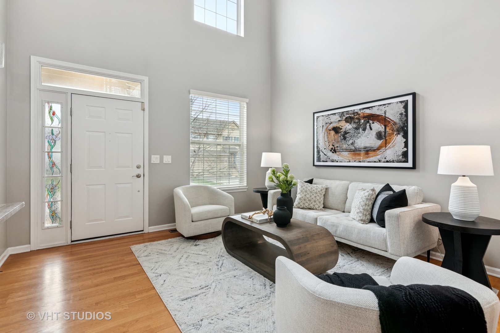 5178 Scott Circle Lisle, IL 60532 - Photo 2 of 45 a living room with furniture potted plant and a window