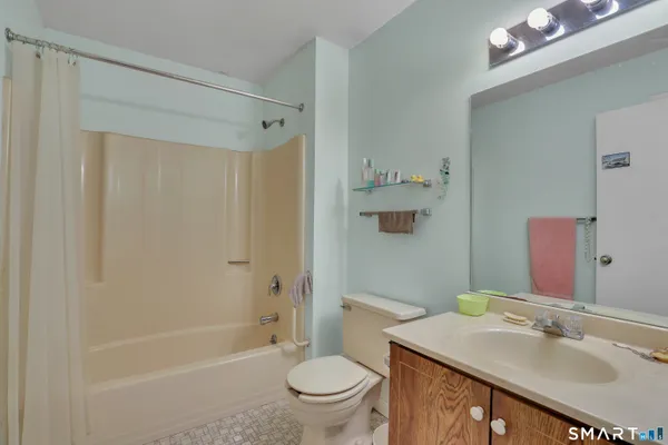 $235,000 | 290 Treadwell Street, Unit 1402, Hamden, CT 06517