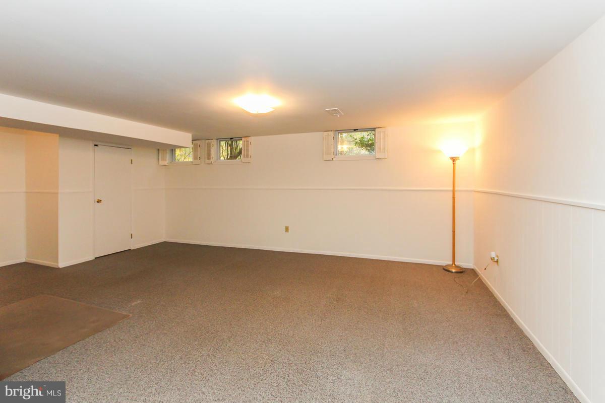 1861 Post Oak Trail Reston, VA 20191 - Photo 26 of 30 a view of a garage