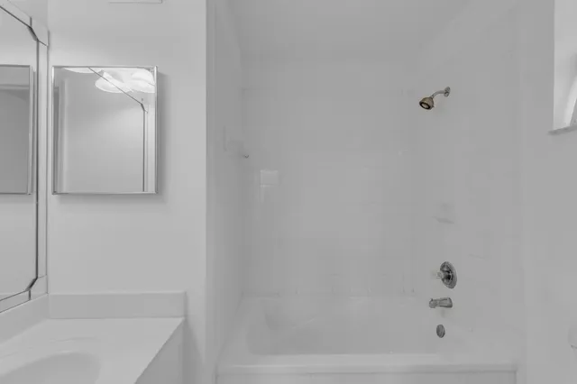 $2,700 | 8970 West Flagler Street, Unit 208, Miami, FL 33174