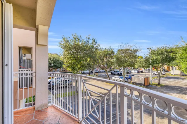 $2,700 | 8970 West Flagler Street, Unit 208, Miami, FL 33174