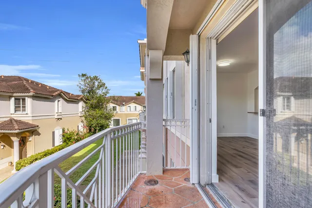 $2,700 | 8970 West Flagler Street, Unit 208, Miami, FL 33174