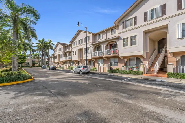 $2,700 | 8970 West Flagler Street, Unit 208, Miami, FL 33174