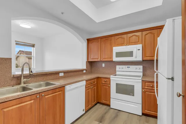 $2,700 | 8970 West Flagler Street, Unit 208, Miami, FL 33174