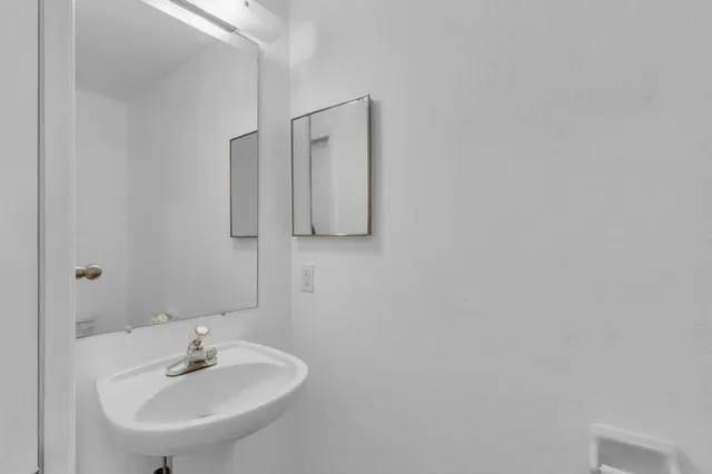 $2,700 | 8970 West Flagler Street, Unit 208, Miami, FL 33174