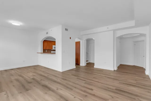 $2,700 | 8970 West Flagler Street, Unit 208, Miami, FL 33174