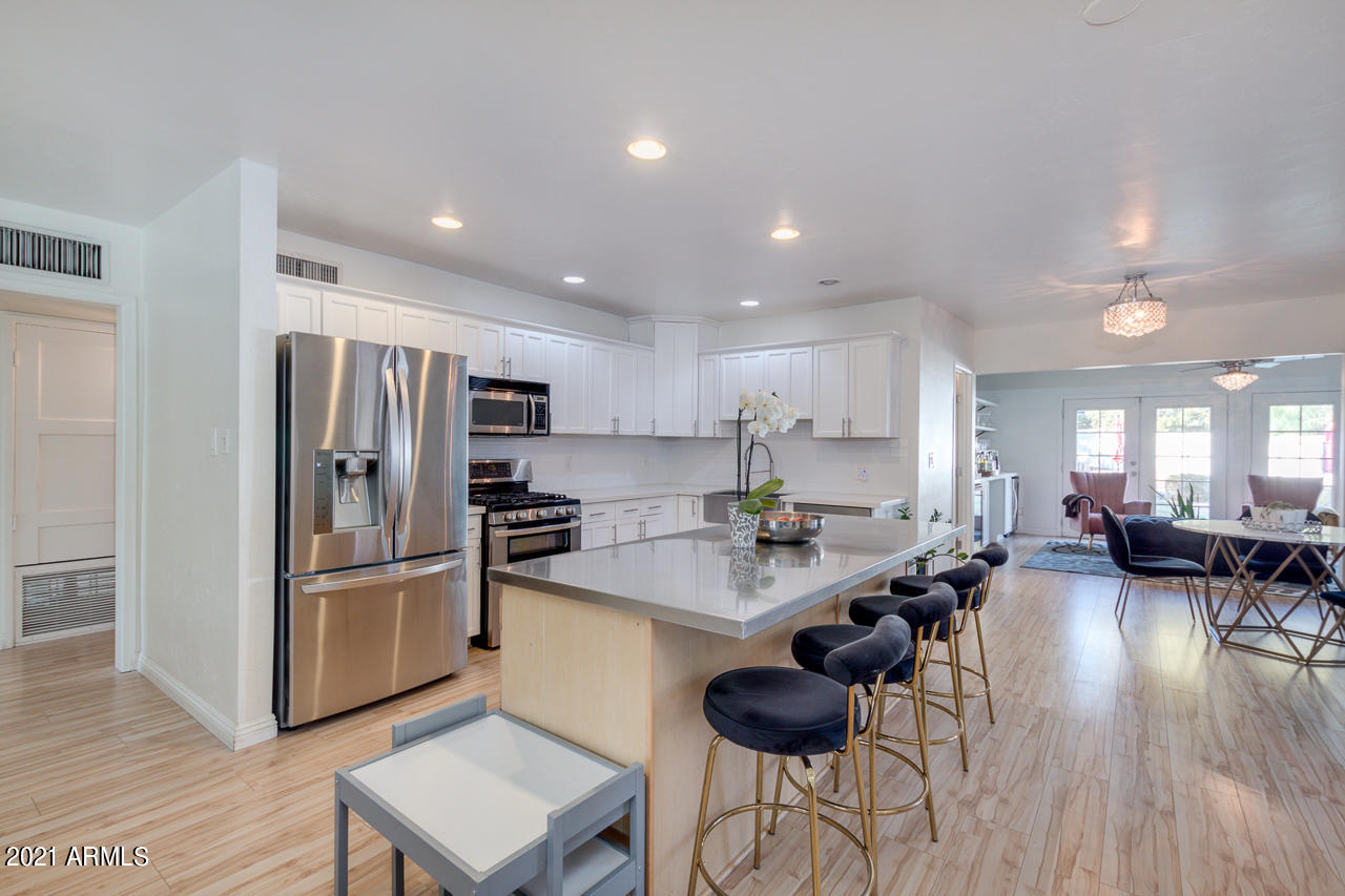 902 West Roma Avenue Phoenix, AZ 85013 - Photo 9 of 33 E69F2F7E-7A35-49CF-A78D-316F785B1CF3