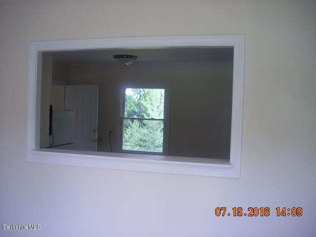 71 Melbourne Road Pittsfield, MA 01201 - Photo 3 of 17 living