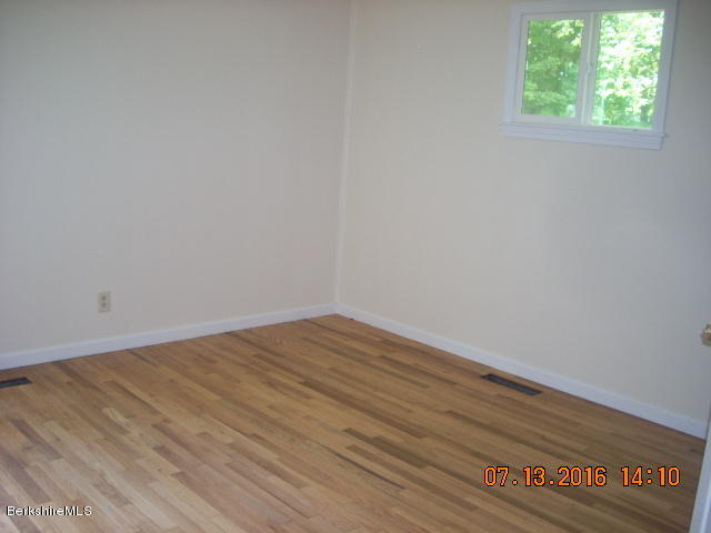 71 Melbourne Road Pittsfield, MA 01201 - Photo 7 of 17 bed1