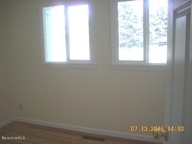 71 Melbourne Road Pittsfield, MA 01201 - Photo 8 of 17 bed2